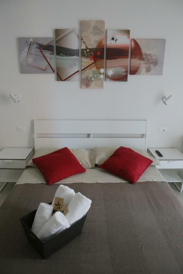Soleluna Fiera 6 Rooms Bologna Eksteriør bilde